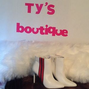 GO GIRL leather white boots